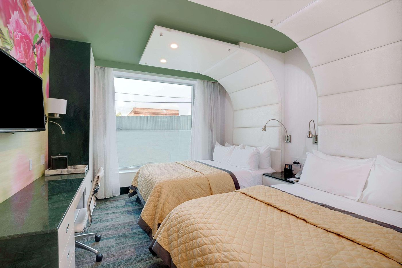 Wyndham-Garden-Brooklyn-Sunset-Park-Room-17