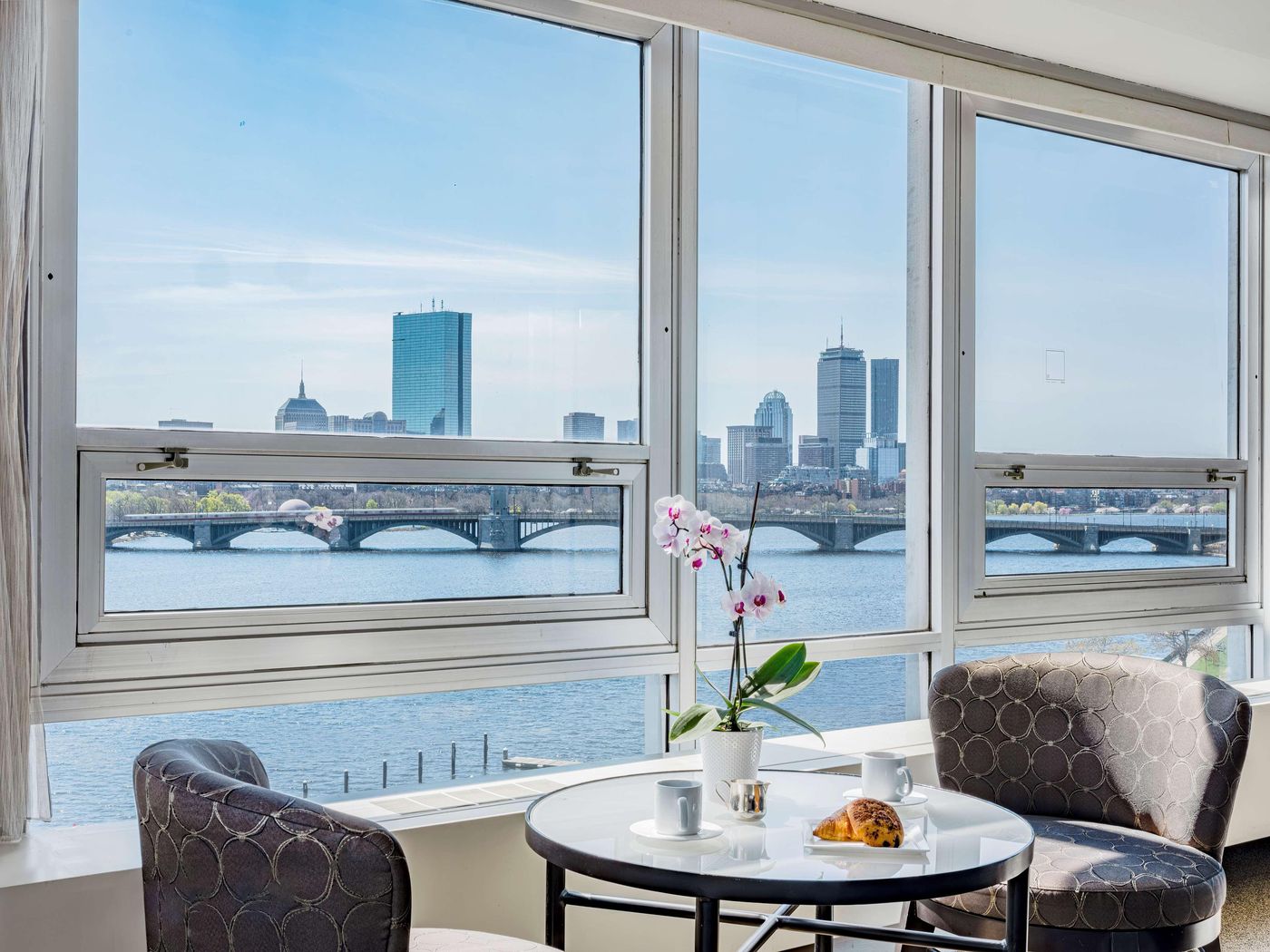 The-Royal-Sonesta-Boston-Room-7