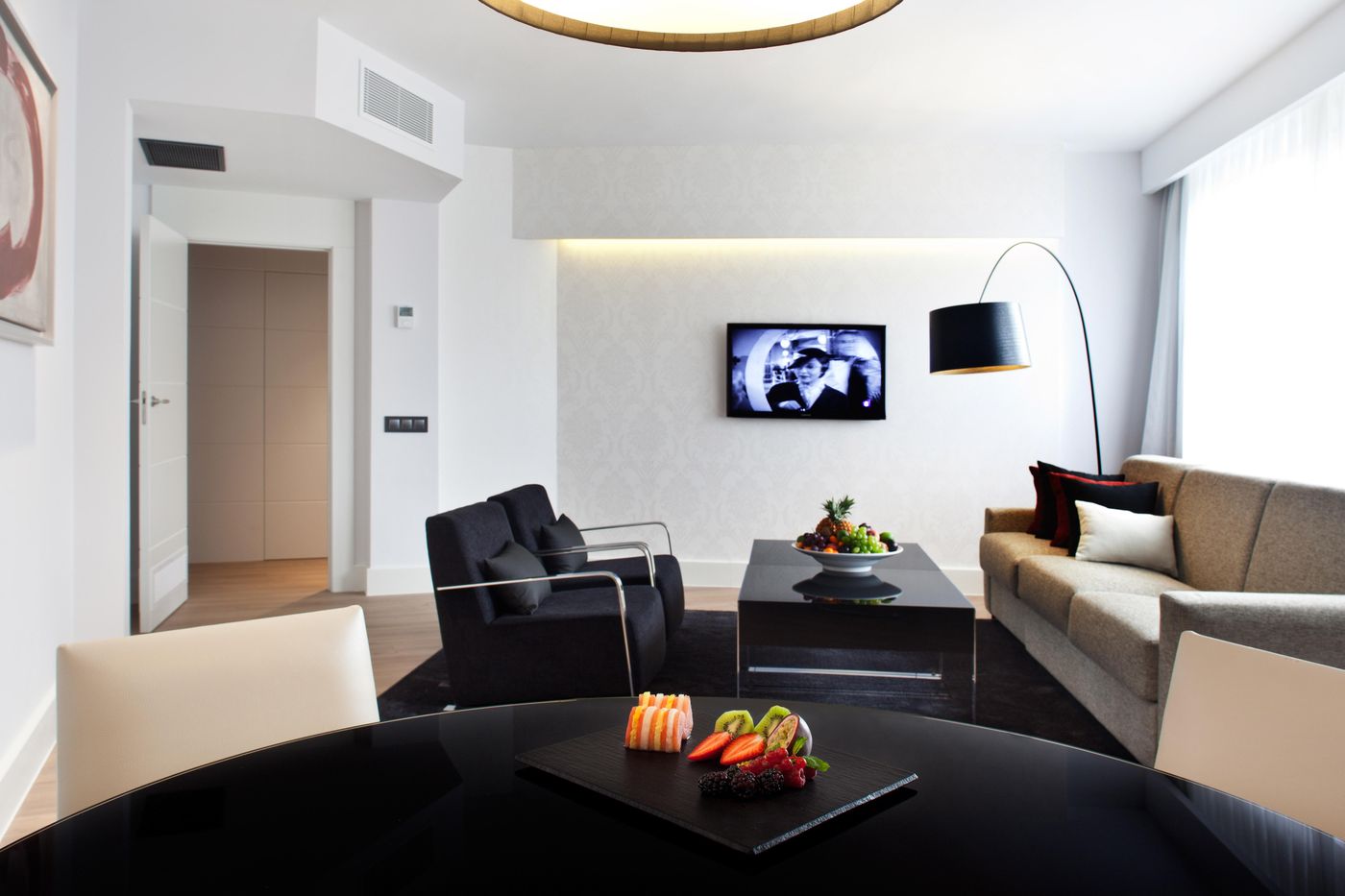 Courtyard-Madrid-Princesa-Room-39