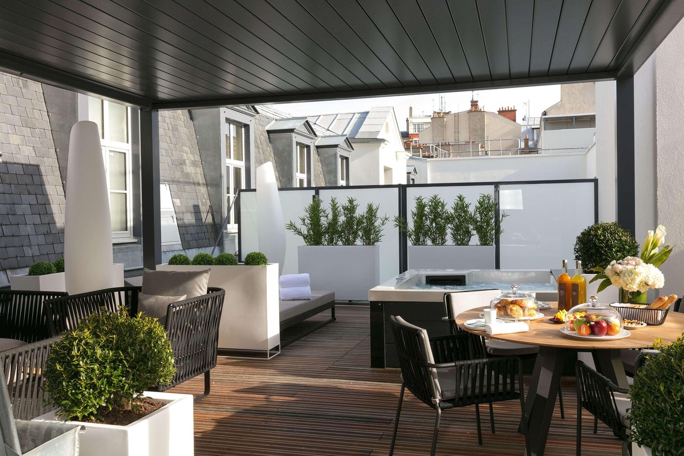 Niepce-Paris-Hotel--Curio-Collection-by-Hilton-Room-32