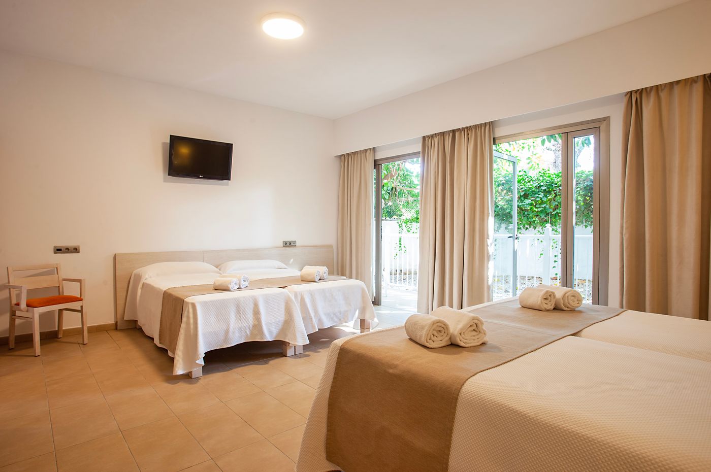 Puchet-Hotel-Room-40