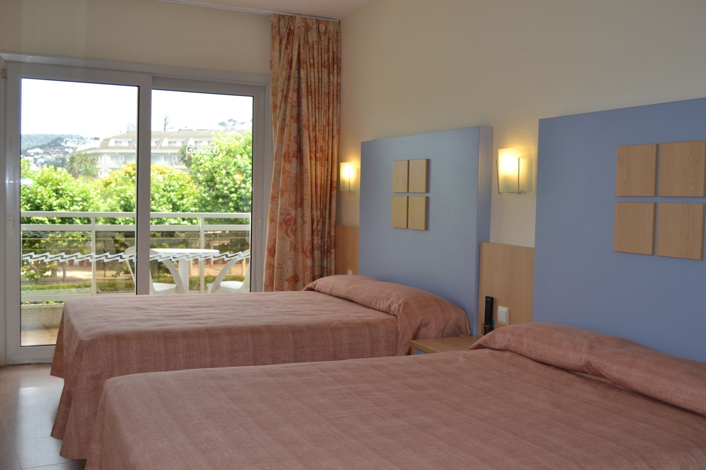 Hotel-Caprici-Room-18