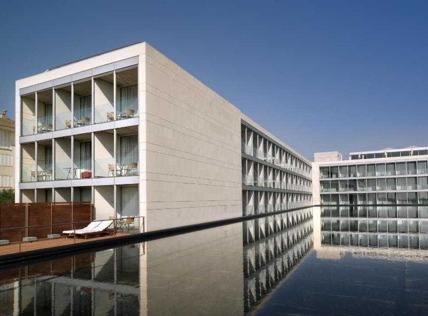 Le-Meridien-Ra-Beach-Hotel---Spa-Beach-11