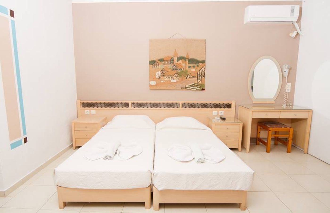 White-Palace-Studios-Room-12