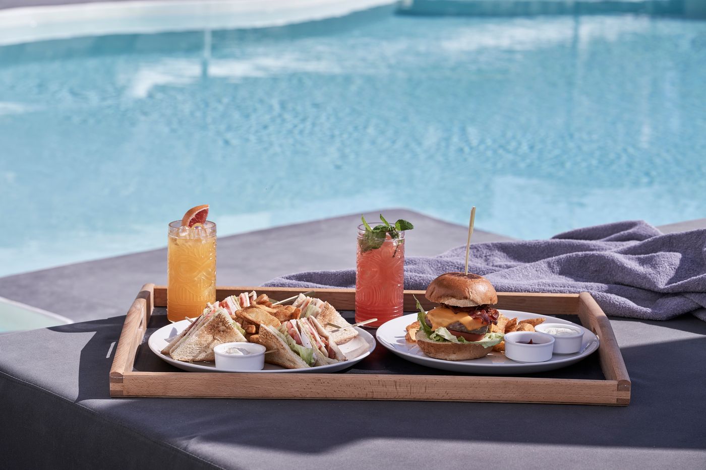 Mr-and-Mrs-White-Oia-Santorini-Restaurant-11