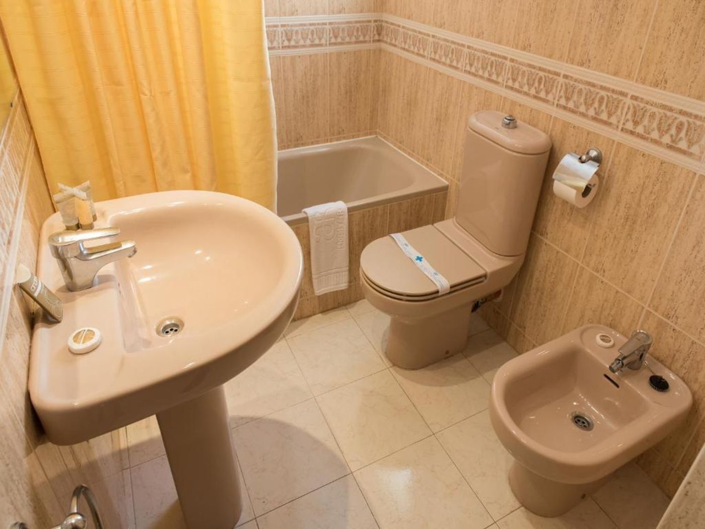 Bungalows-Imperial-Park-Room-23