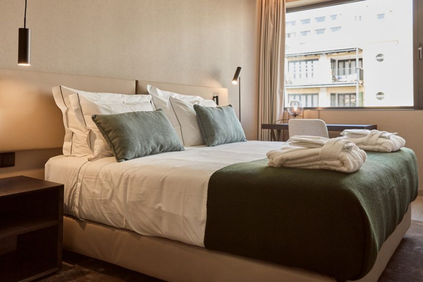 Omid-Saldanha-Hotel-Room-5