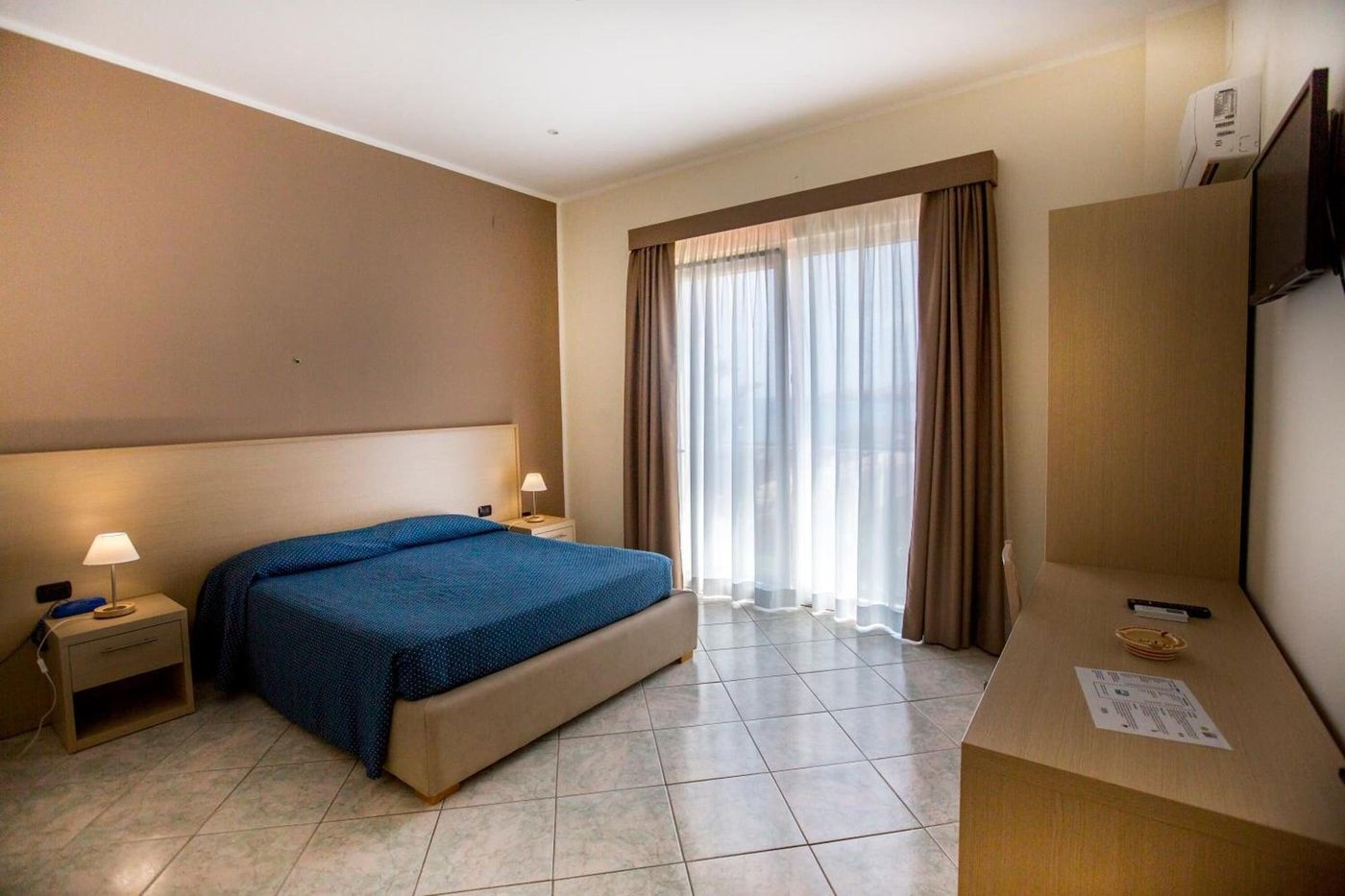 Hotel-Tourist-Room-31