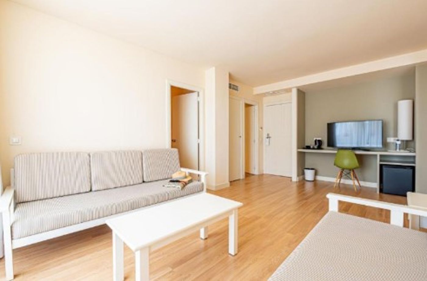 04.07.25 Hotel Rosella by Intelier