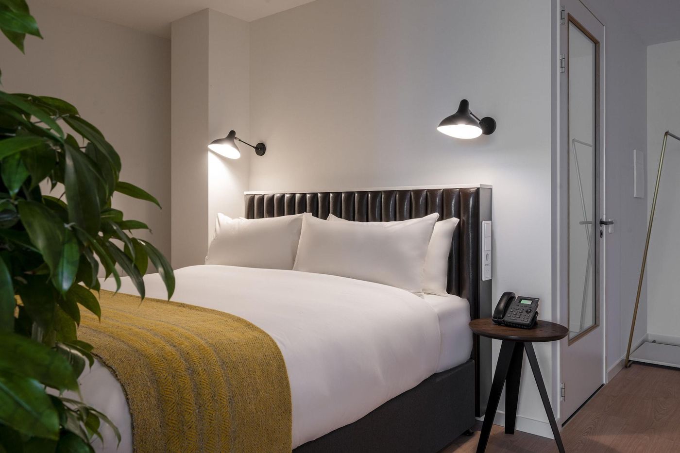 Premier-Suites-Plus-Amsterdam-Room-31