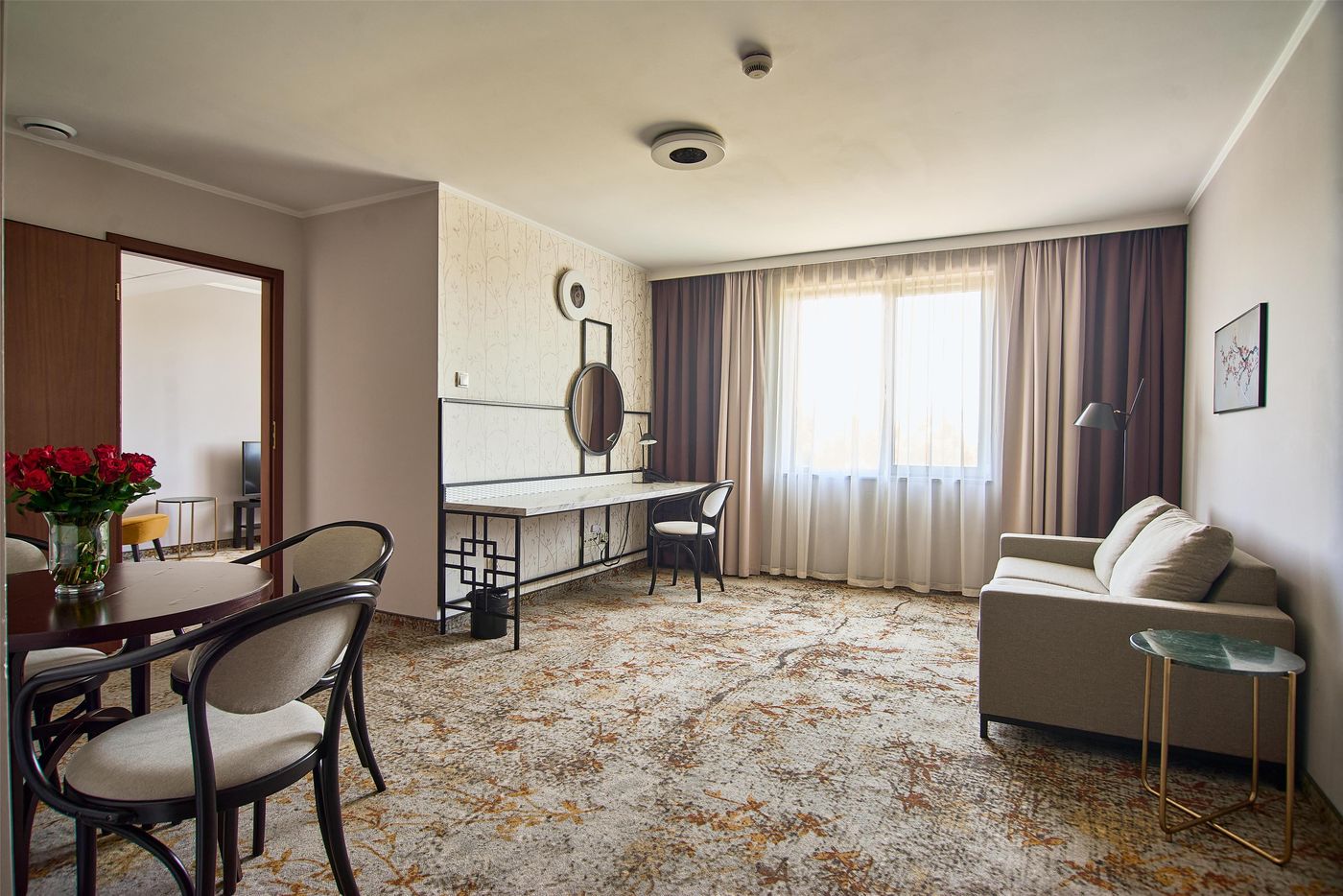 Metropolo-By-Golden-Tulip-Room-6