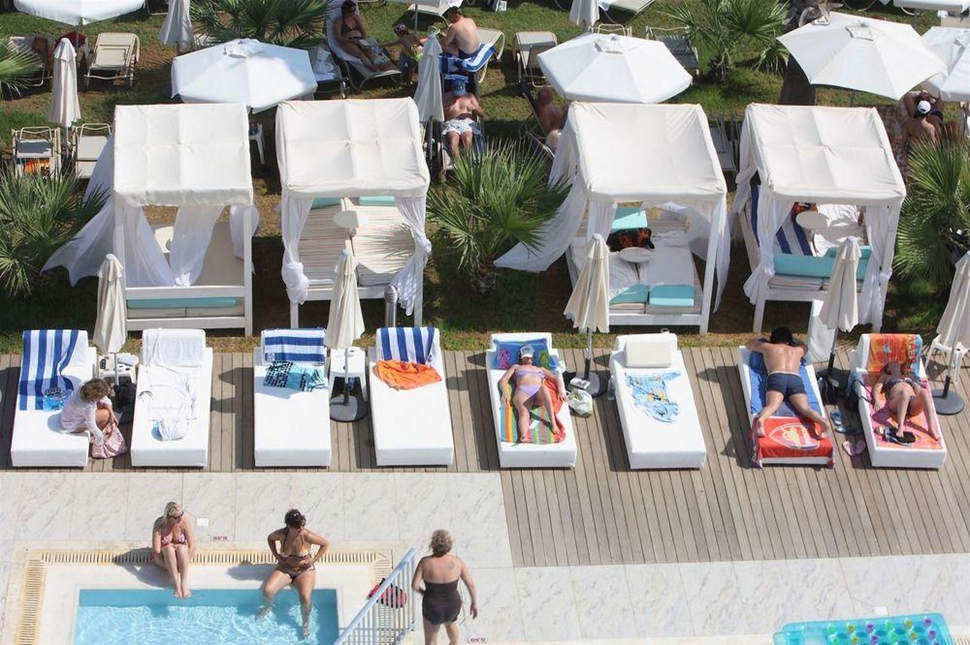 Silver-Sands-Beach-Hotel-Pool-9