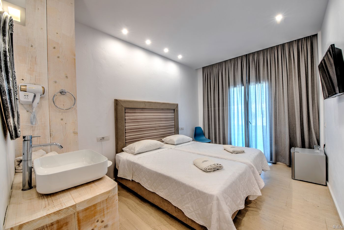 Anamar-Santorini-Room-8