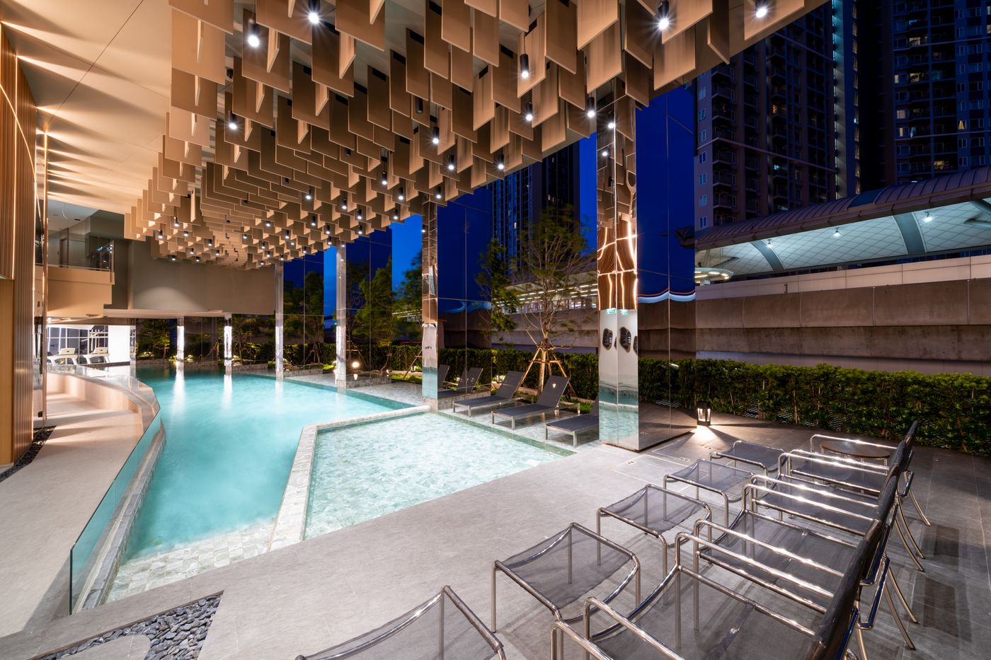 Oakwood-Suites-Tiwanon-Bangkok-Pool-2