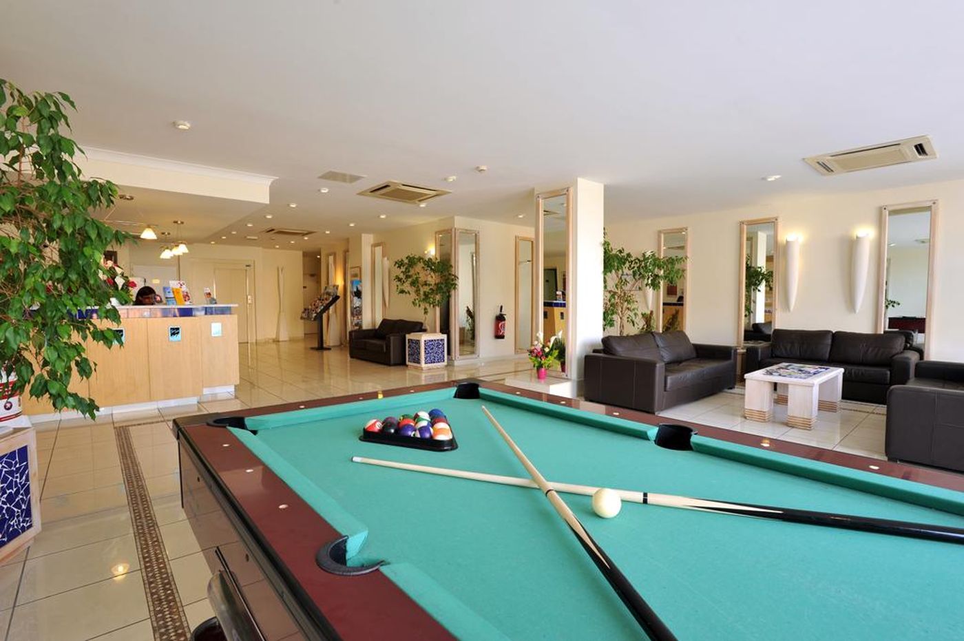 Inter-Hotel-Sea-Side-Park-Lobby-29