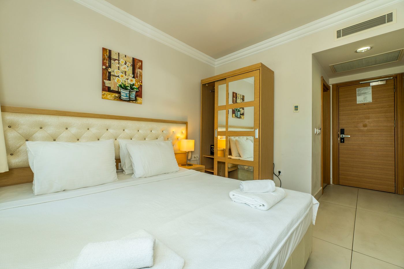 Dragut-Point-North-Hotel-Room-20