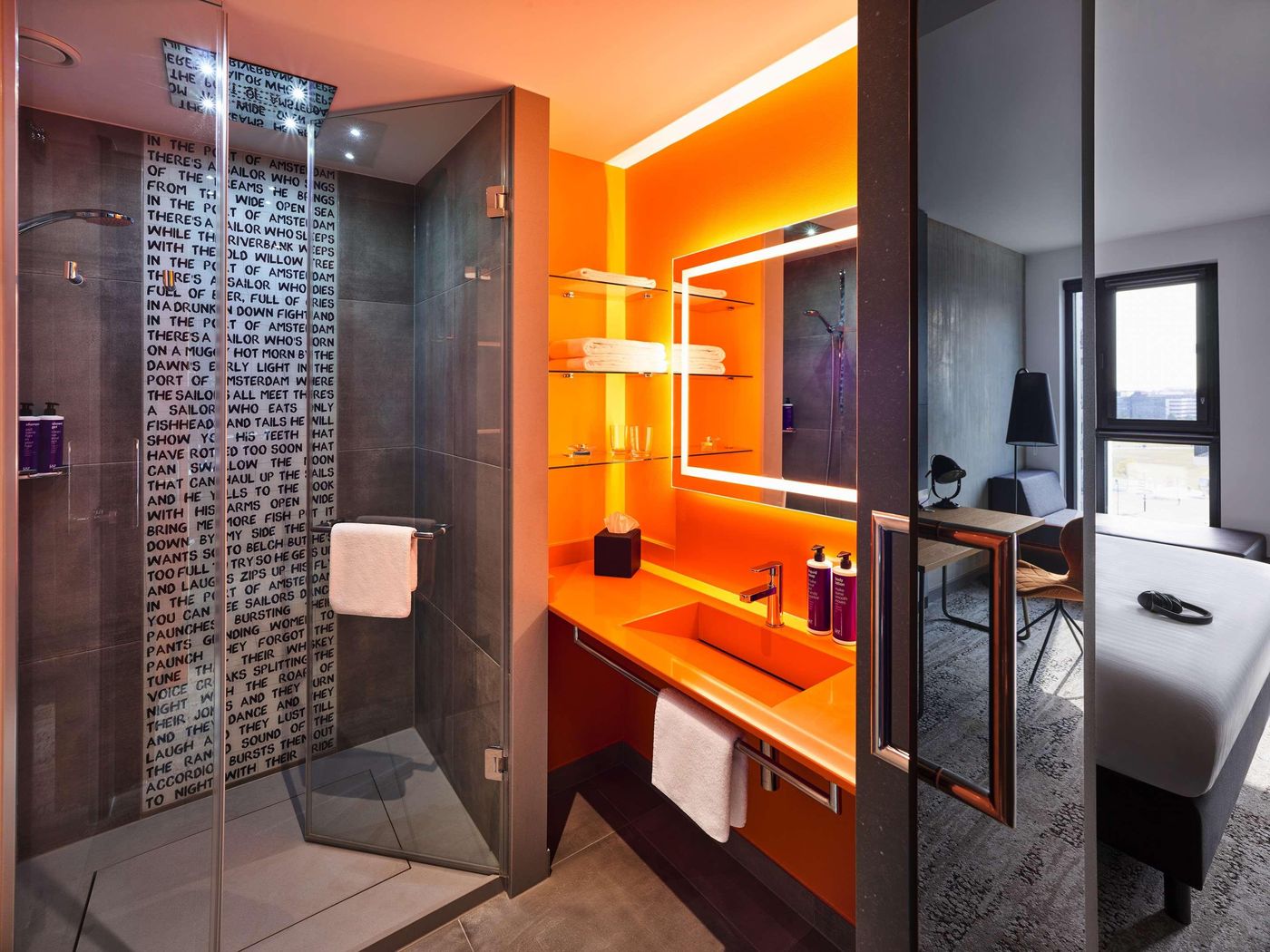 Jaz-in-the-City--Amsterdam-Room-32