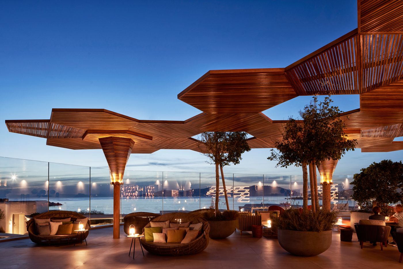 Myconian-Naia---Luxury-Suites-Restaurant-7