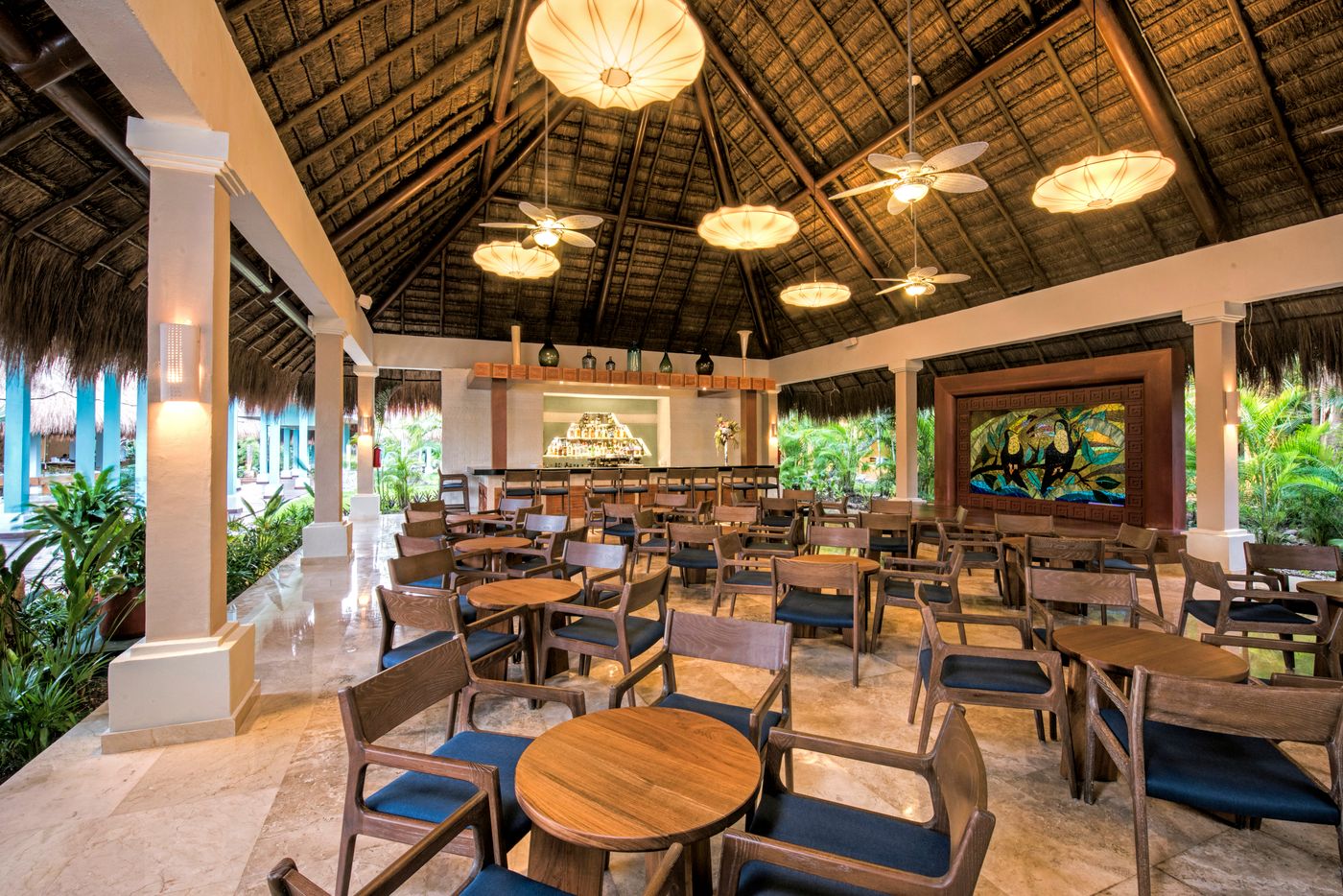Iberostar-Waves-Quetzal-Bar-55