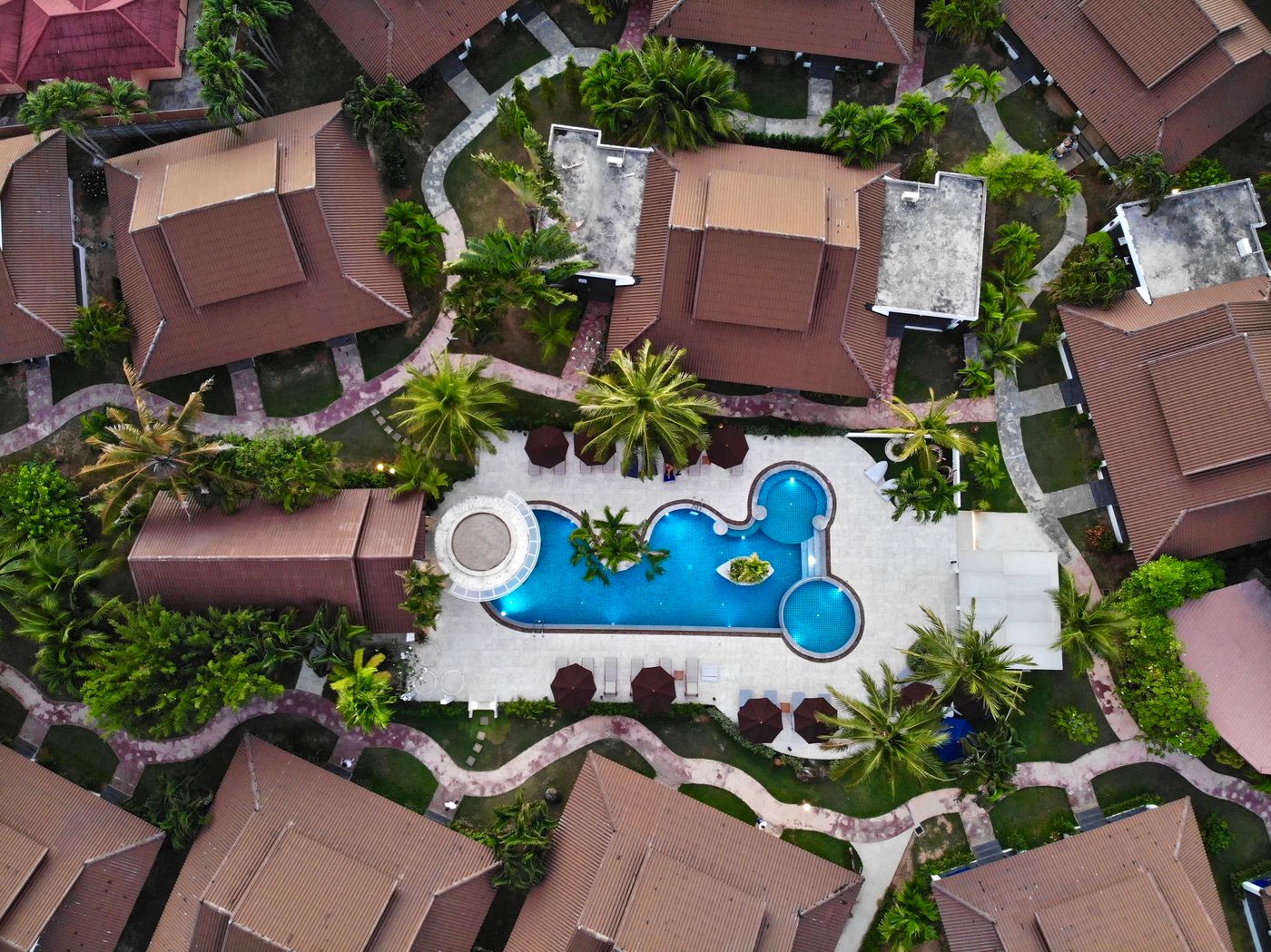 BLU-PINE-Villa---Pool-Access-General-view-23