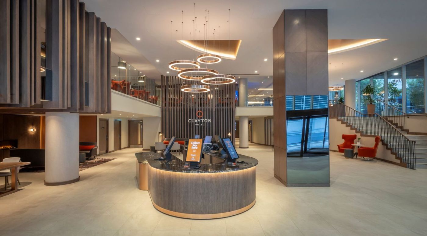 Clayton-Hotel-Cardiff-Lane-Lobby-13