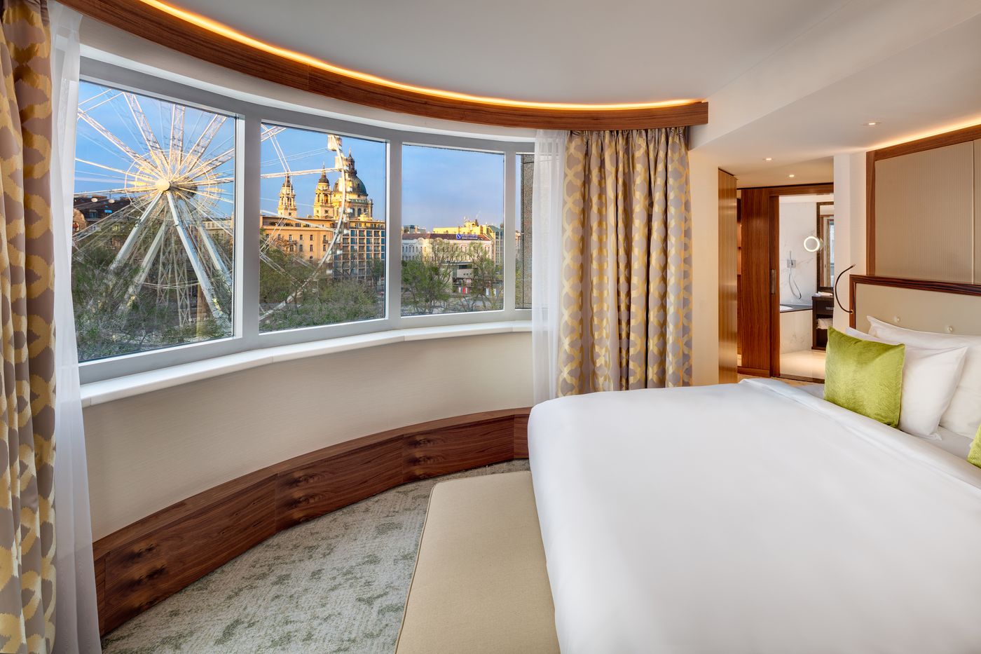 Kempinski-Hotel-Corvinus-Budapest-Room-10