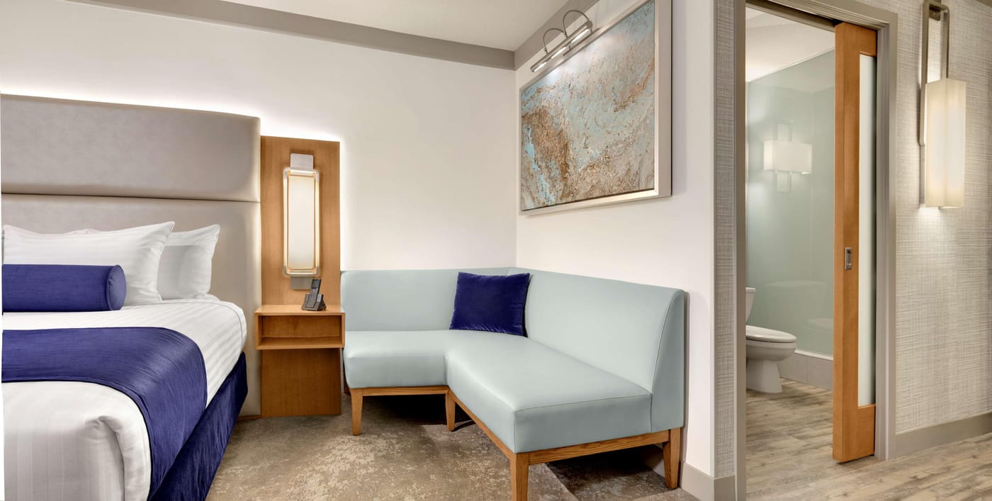 The-Strat-Hotel--Casino---Tower-Room-41