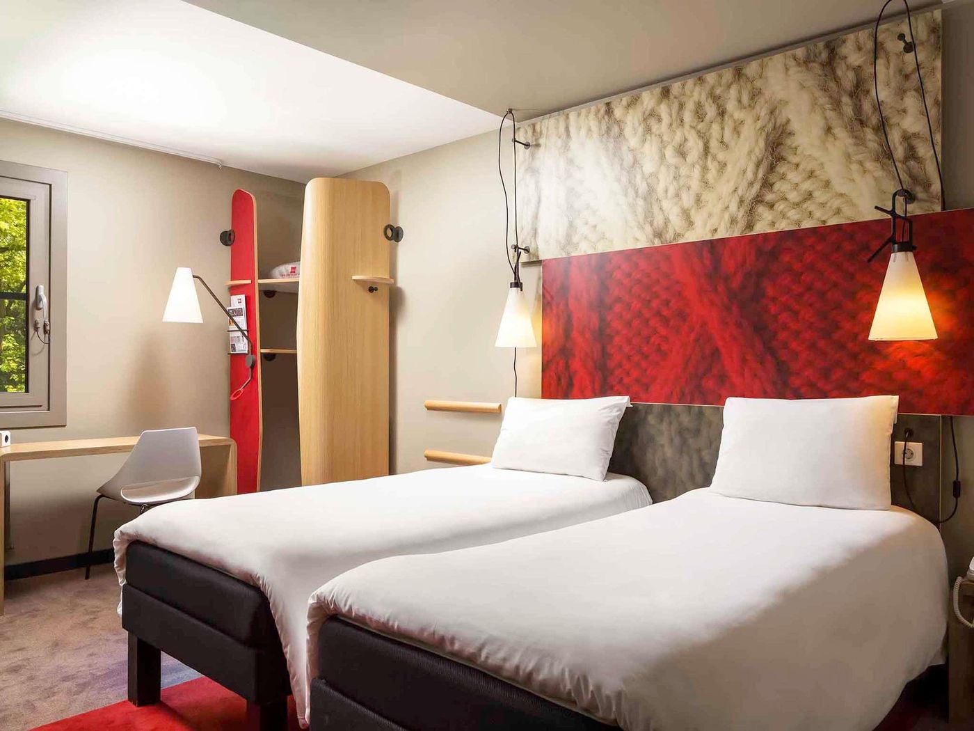 Ibis-Hotel-Heroes-Square-Room-43