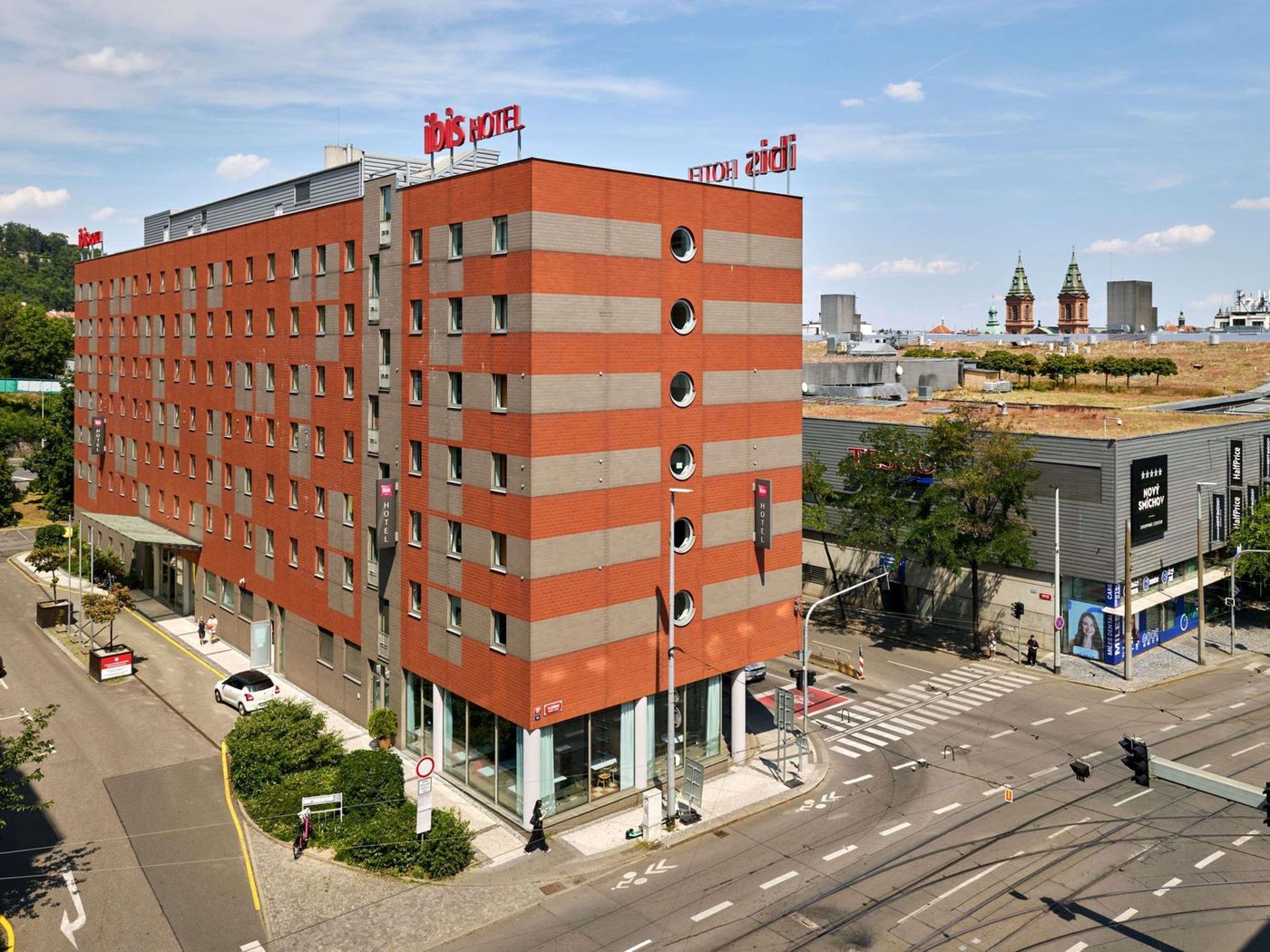 HOTEL-IBIS-MALA-STRANA-PRAHA-General-view-1