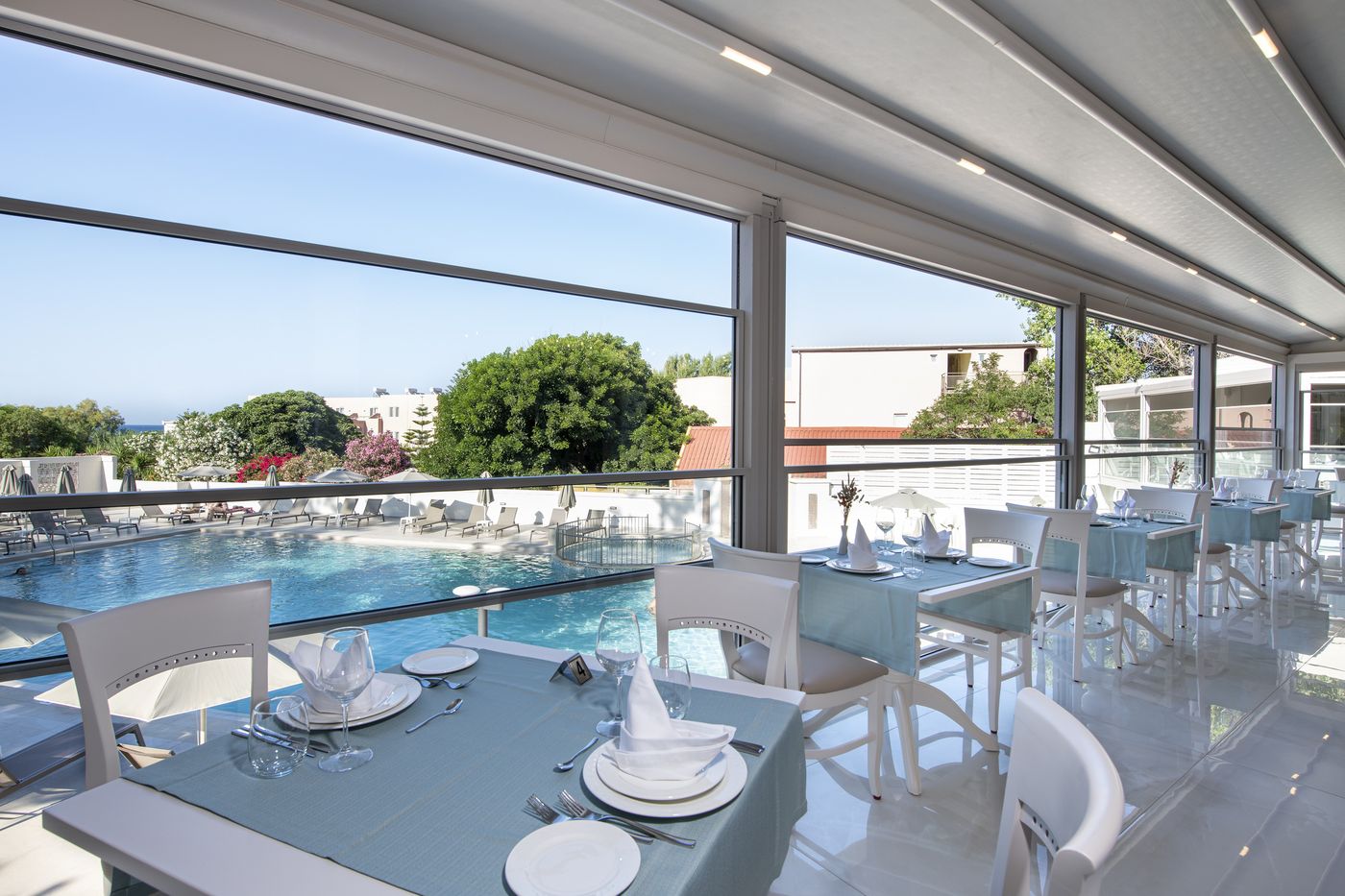 Vantaris-Luxury-Beach-Resort-Restaurant-10