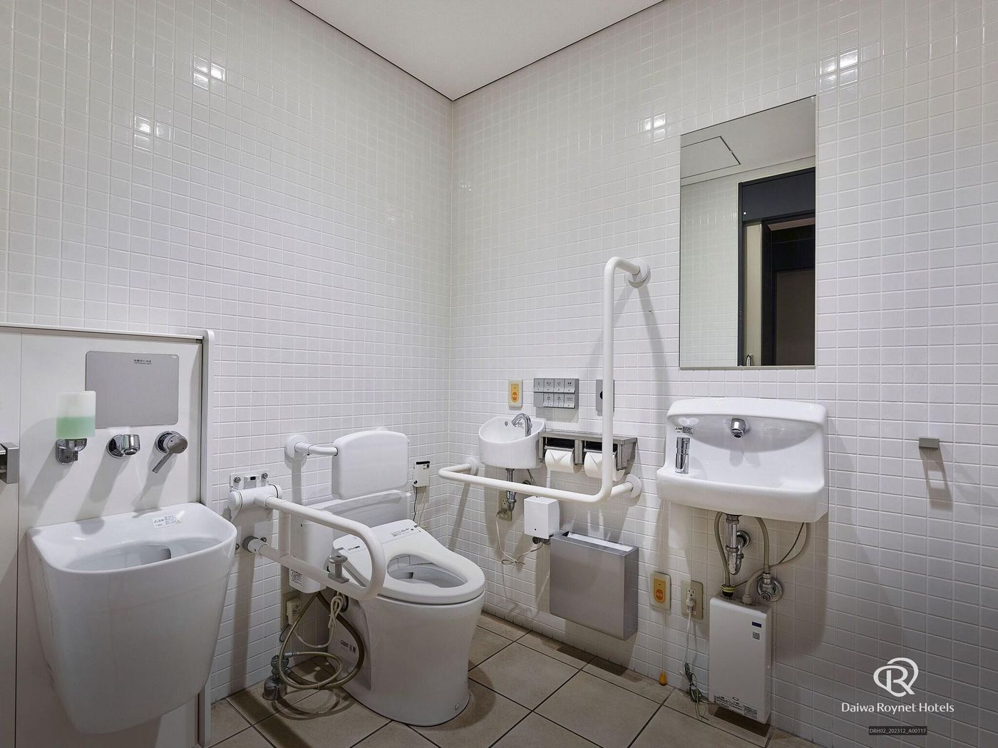 Daiwa Roynet Hotel Shimbashi-Japan-Tokio-General view-8