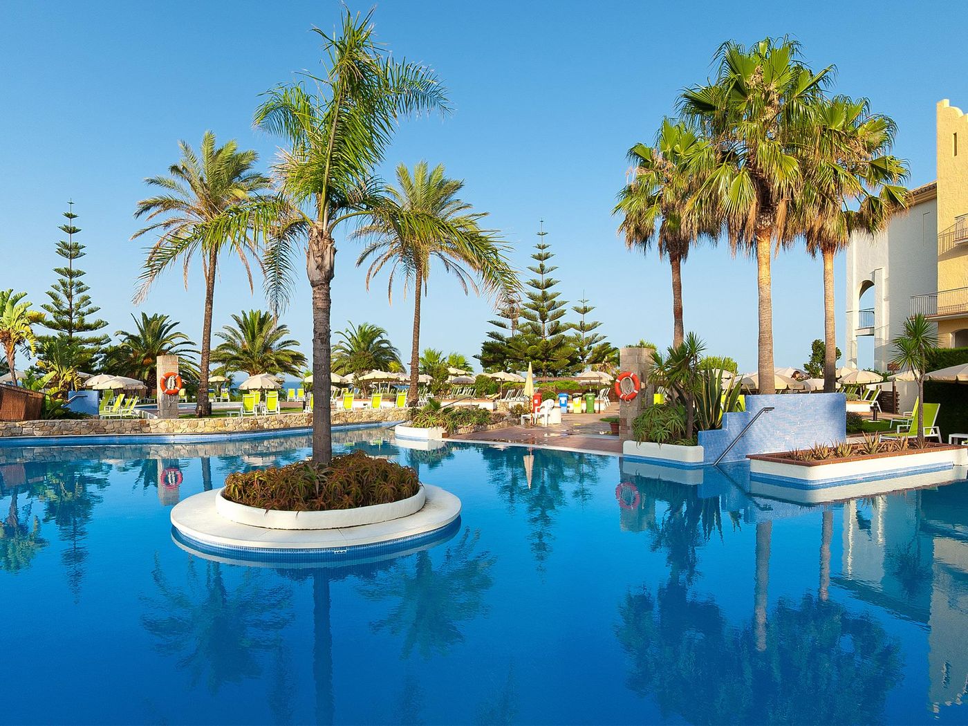 Hotel-Fuerte-Conil-Costaluz-Pool-2