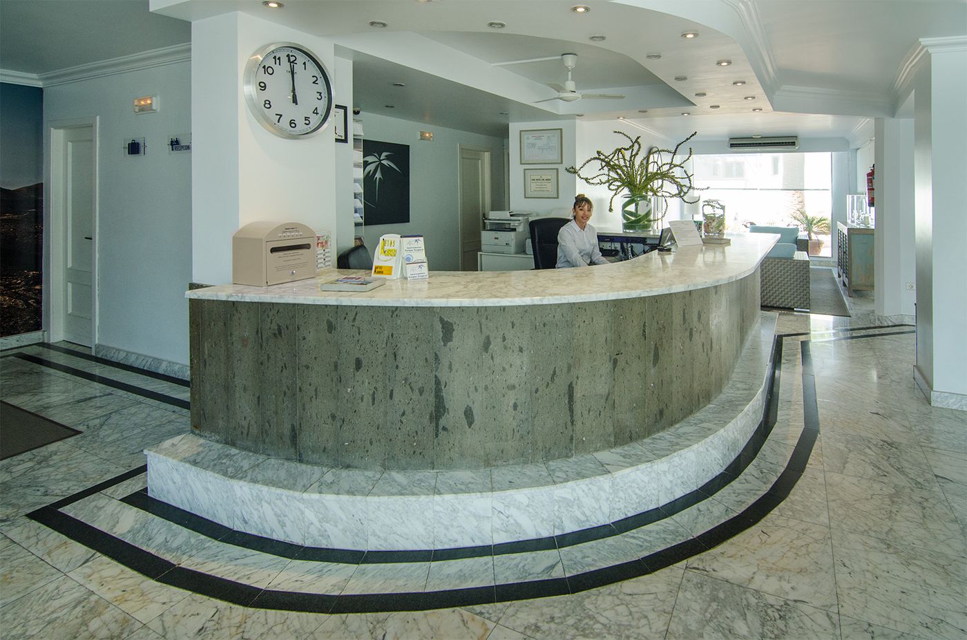 Parque-Tropical-Apartments-Lobby-27