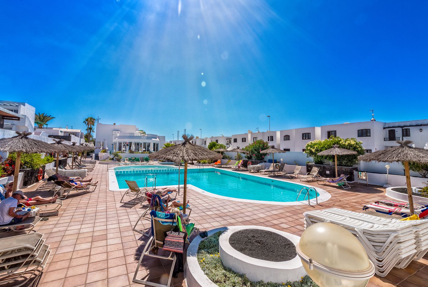 Apartamentos-LIVVO-Oasis-Pool-4