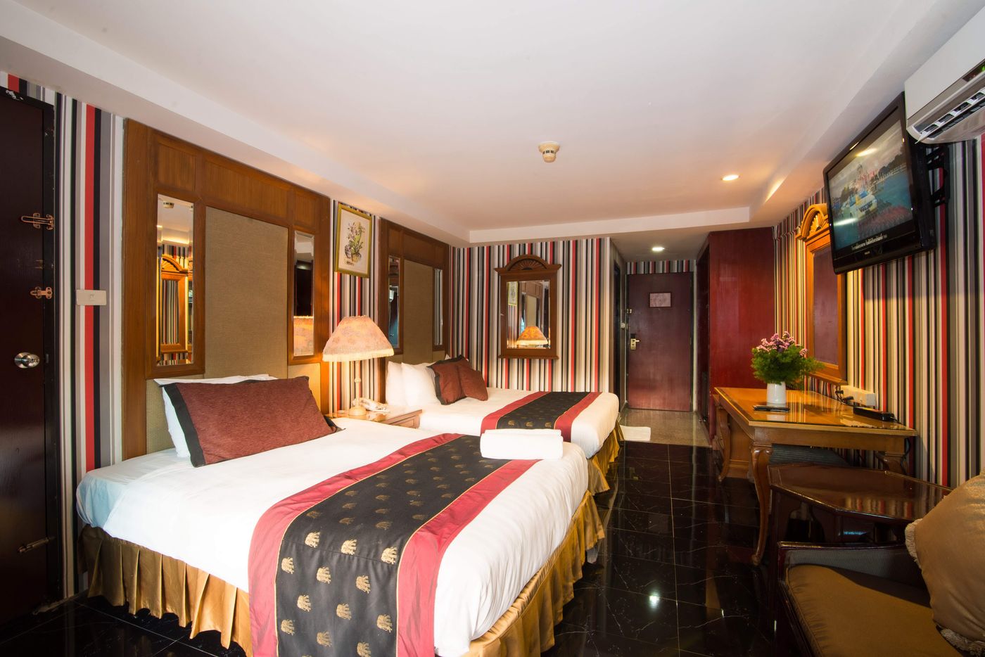 Diamond-City-Hotel-Room-2