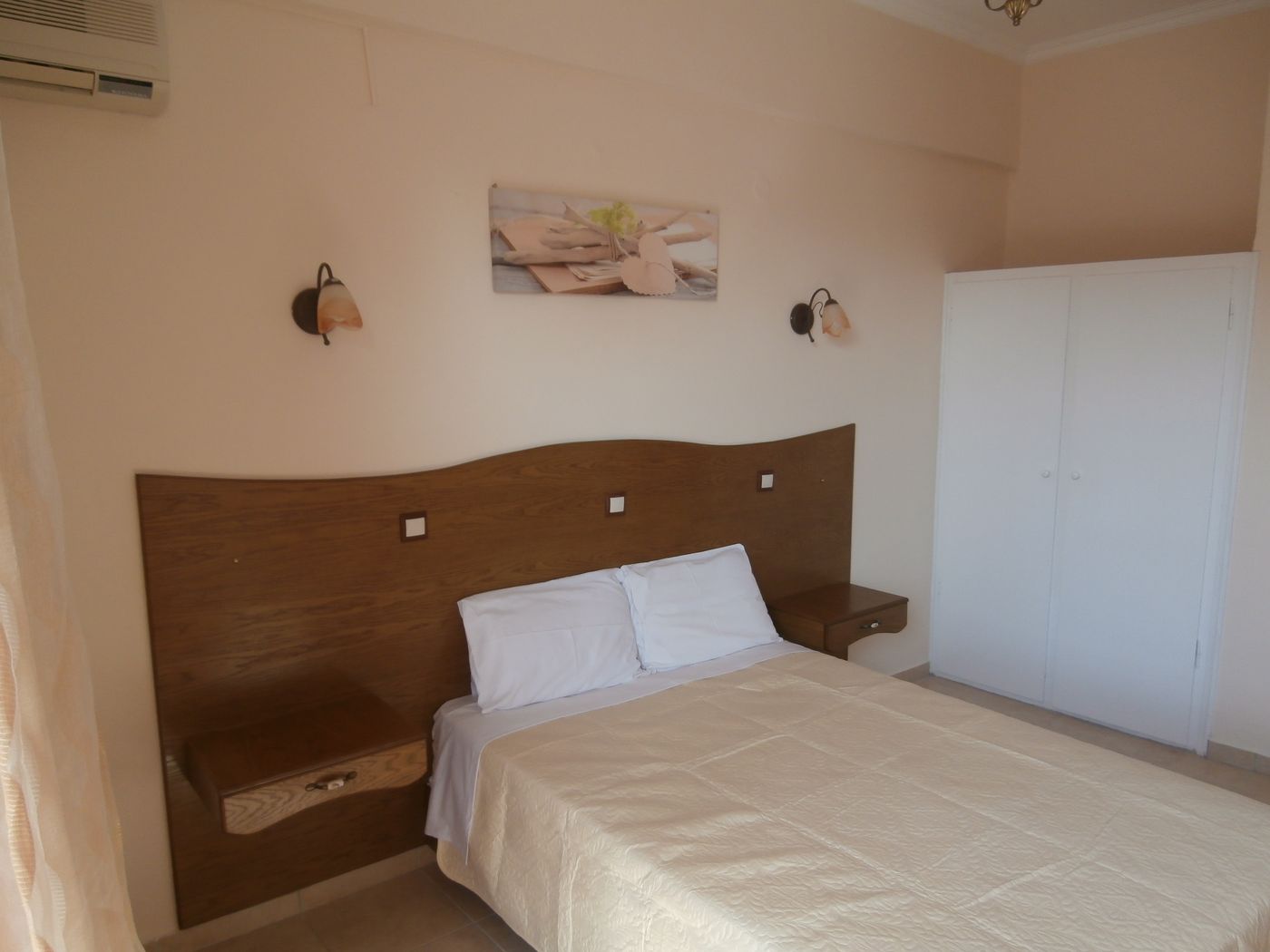 River-Studios-and-Apartments-Room-14