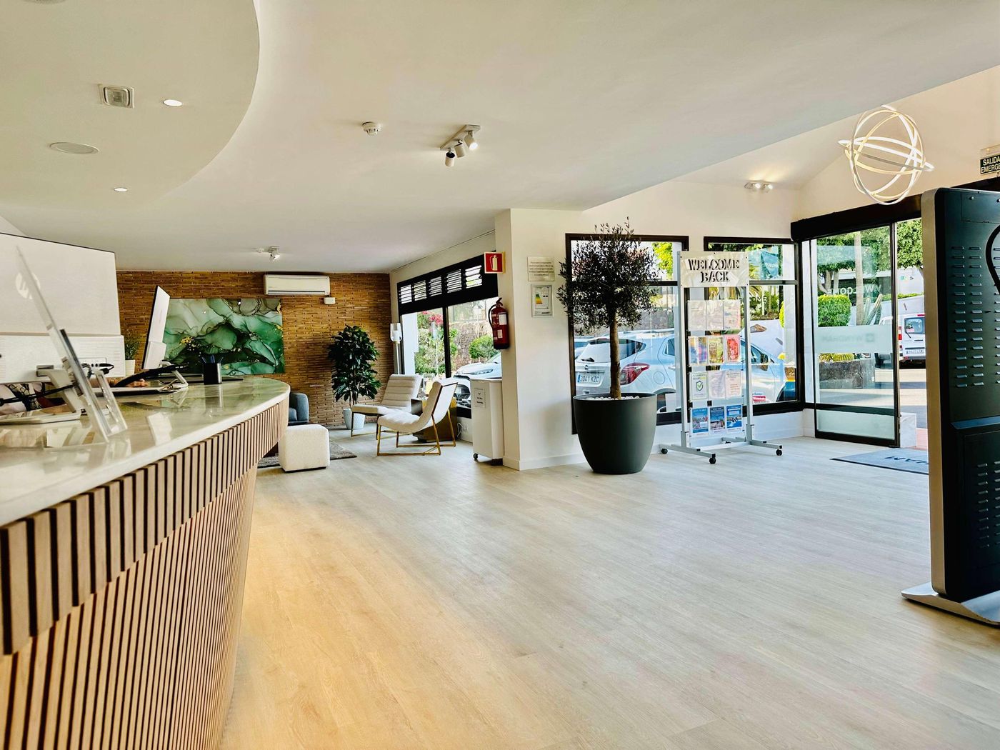 Wyndham-Residences-Golf-Del-Sur-Lobby-61