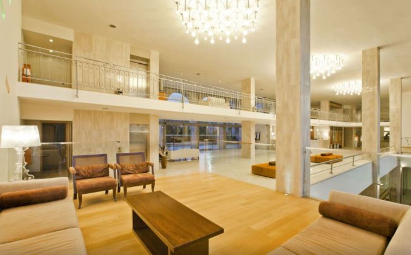 Caravia-Beach-Hotel-Lobby-38