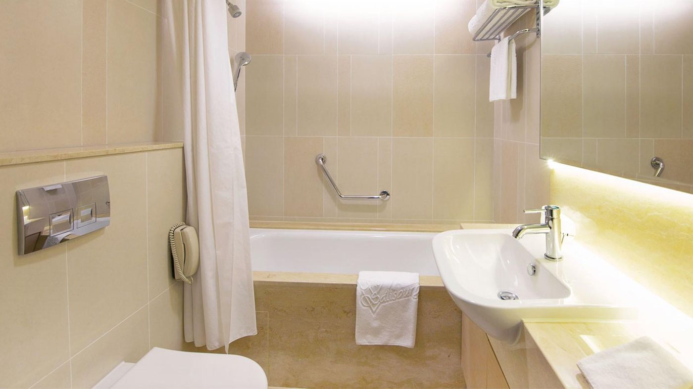 The-Salisbury---YMCA-of-Hong-Kong-Room-21