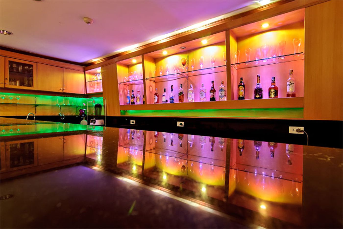 Bossotel-Inn-Bangkok-Bar-13