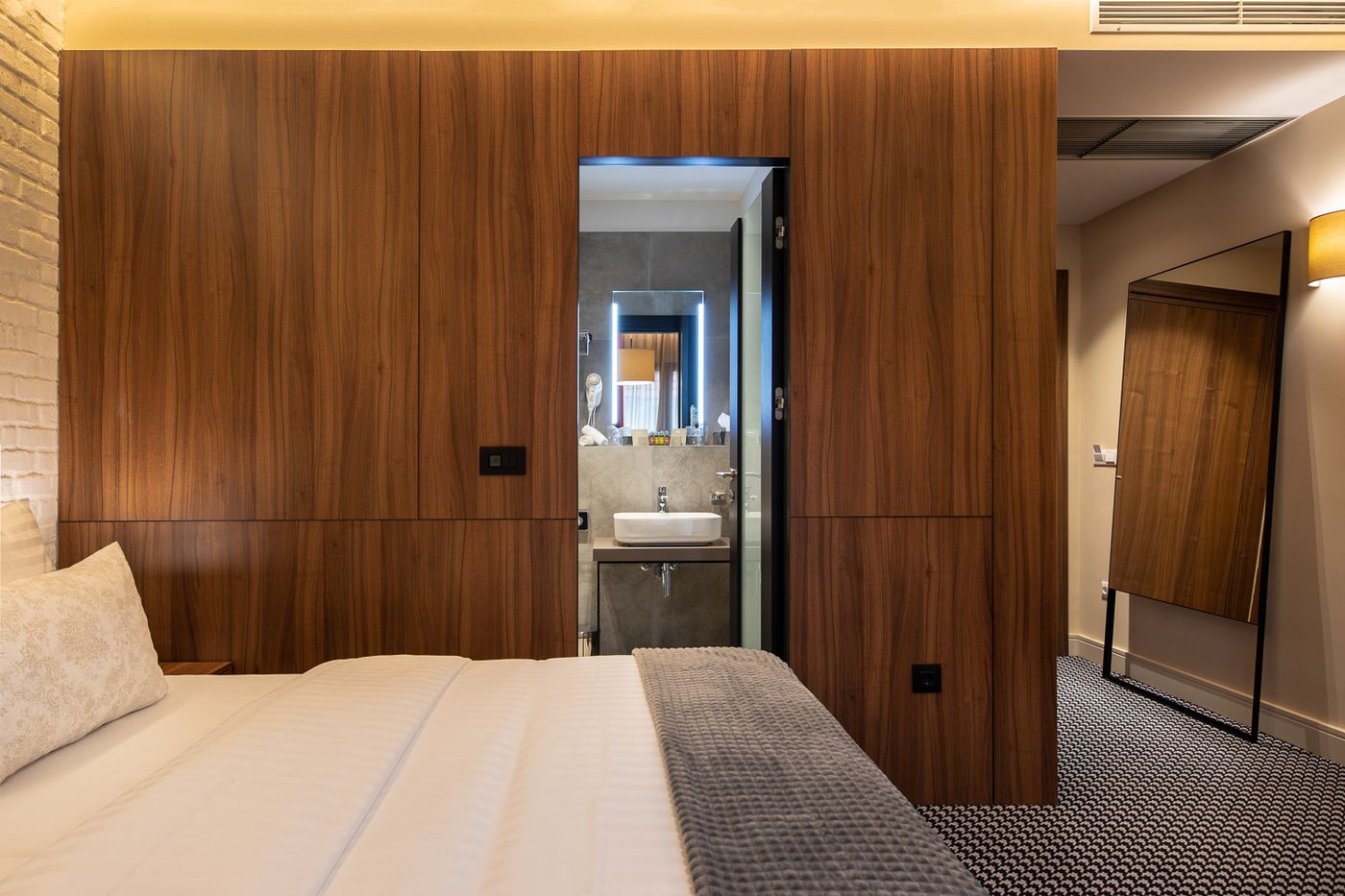 Livris Hotel-Croatia-Zagreb-Room-3