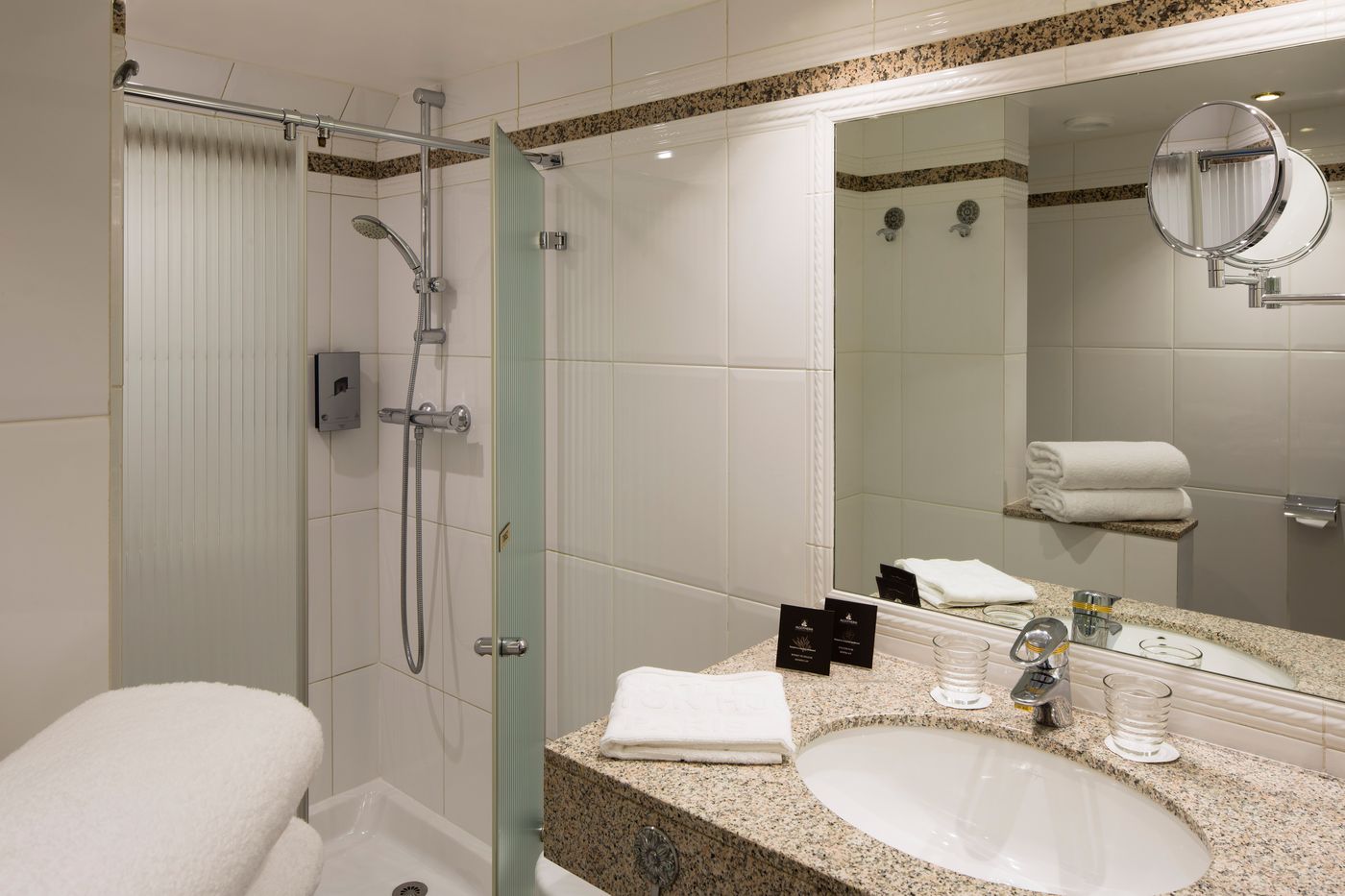 Hotel-Victor-Hugo-Paris-Kleber-Room-44