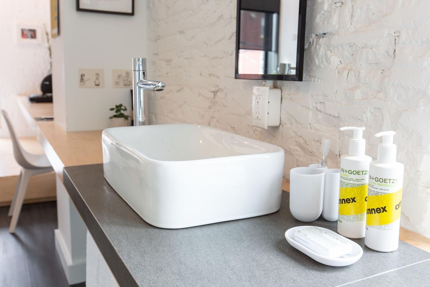 The Annex-Canada-Toronto-Room-10