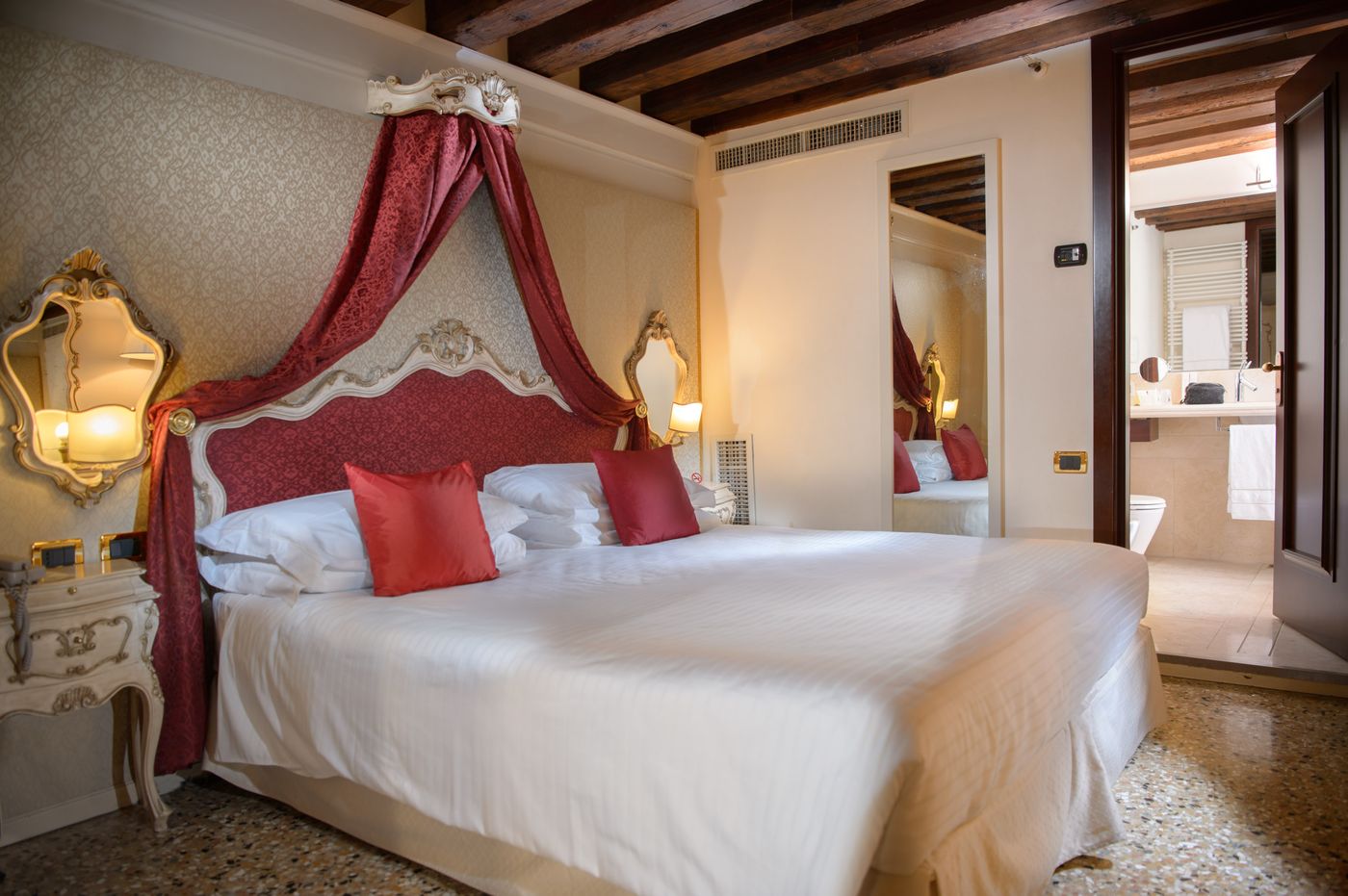 Ruzzini-Palace-Room-30