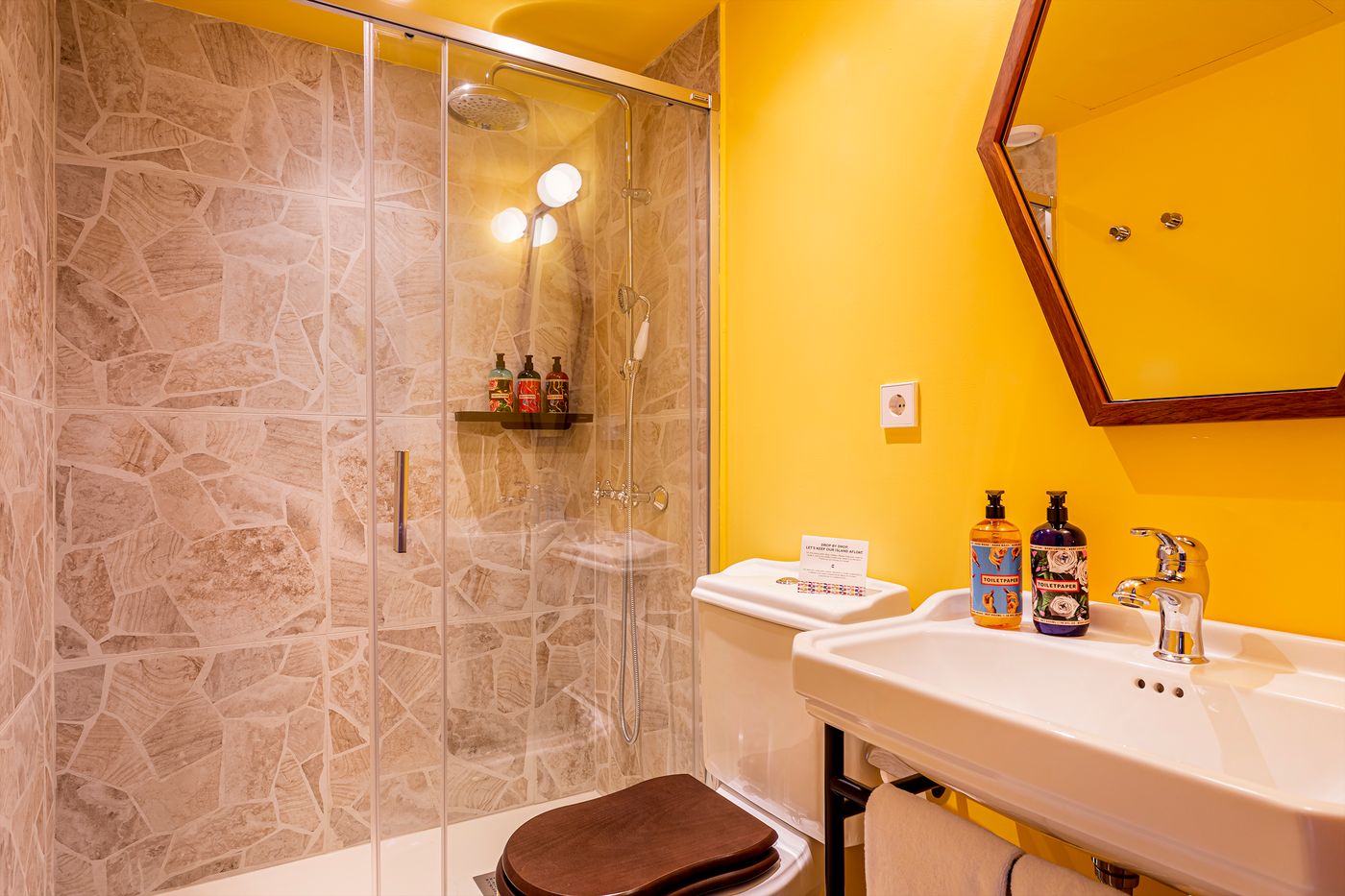 Estudios-Tropicana-Room-48