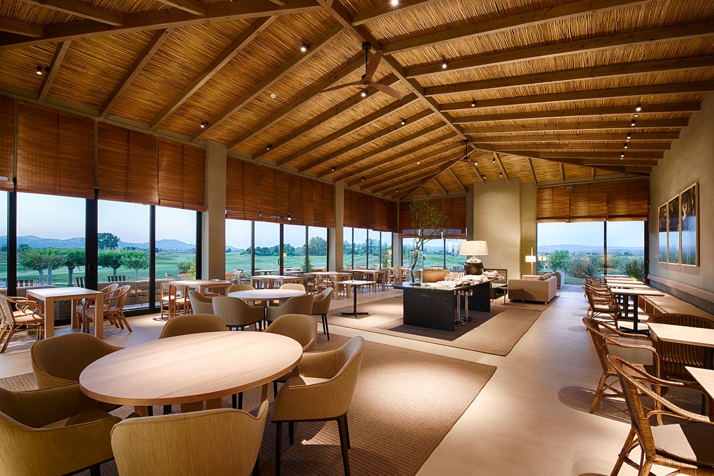 Double-Tree-by-Hilton-Hotel-Emporda-Restaurant-25