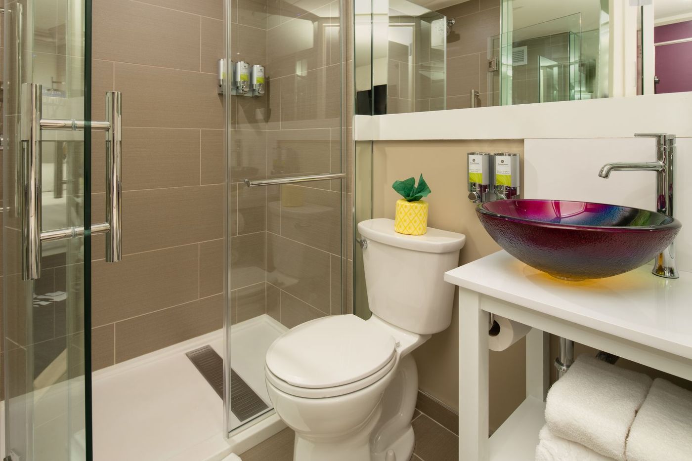 Staypineapple--An-Artful-Hotel--Midtown-New-York-Room-19