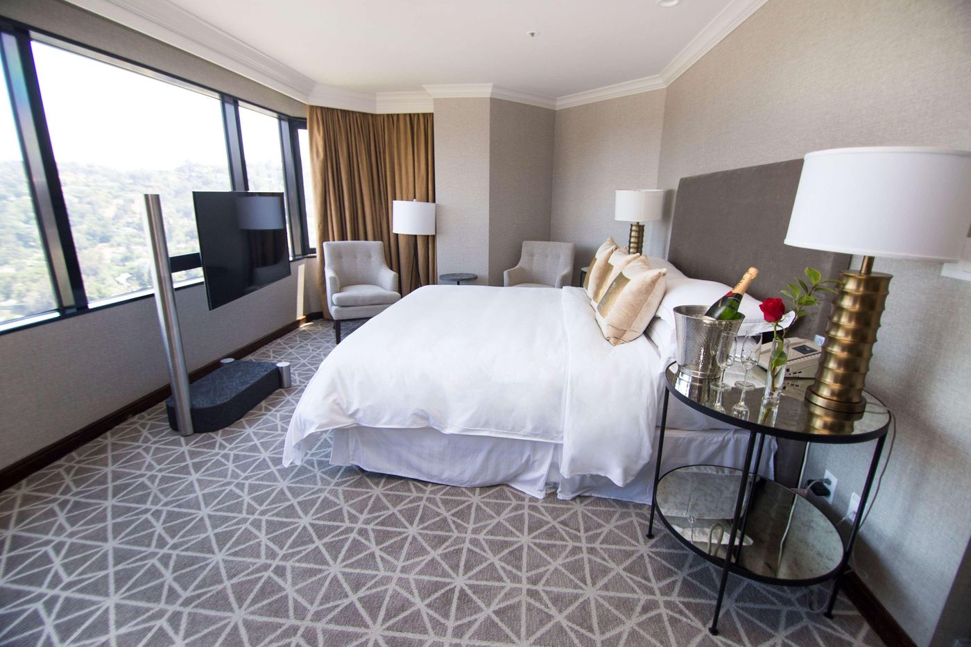 Hilton-Los-Angeles-Universal-City-Room-18