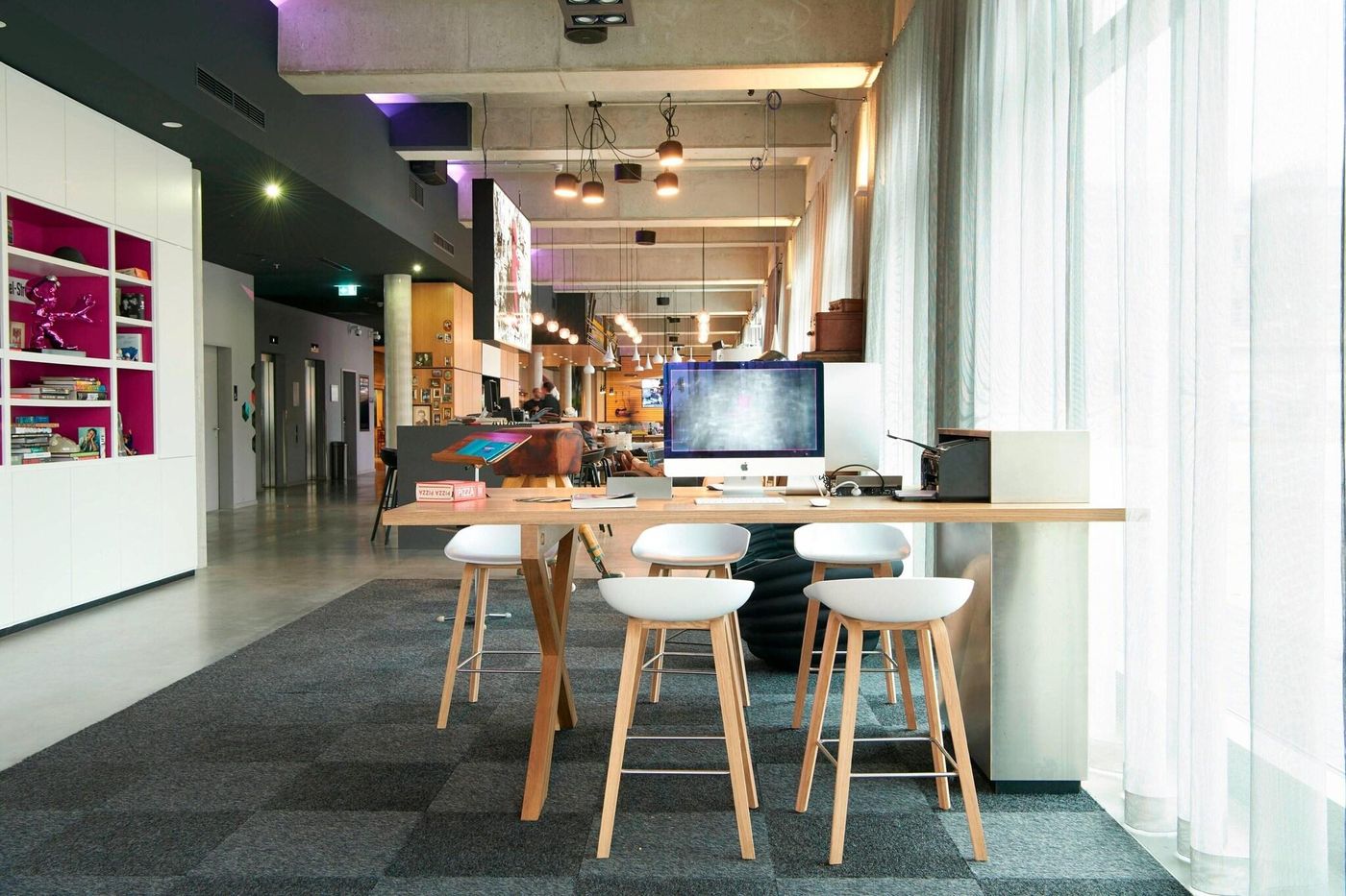 Moxy-Berlin-Ostbahnhof-Lobby-6