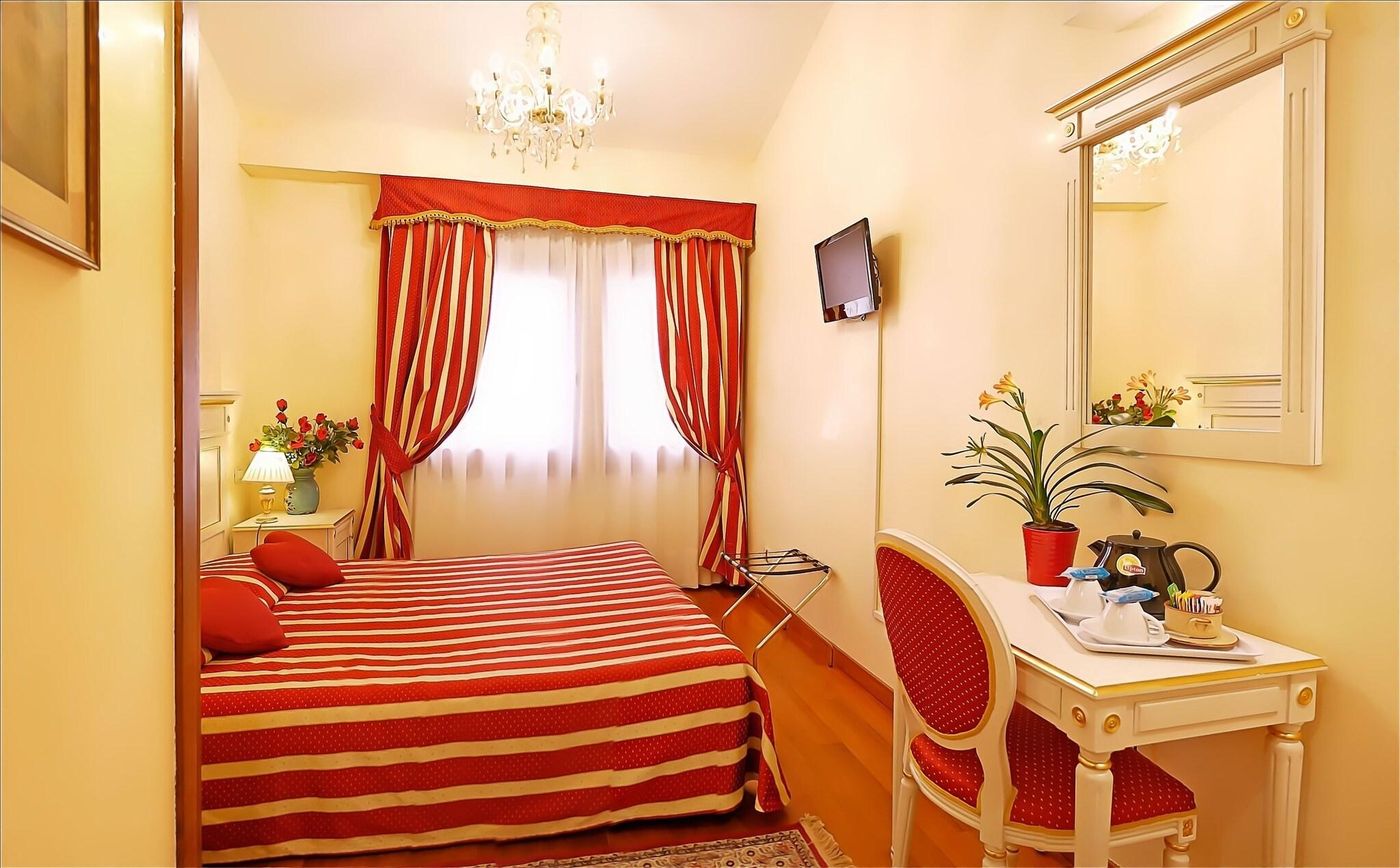 Hotel-San-Luca-Room-12